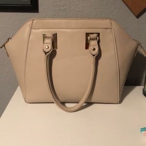 Large tan bag | Forever 21 | spacious | CrossBody